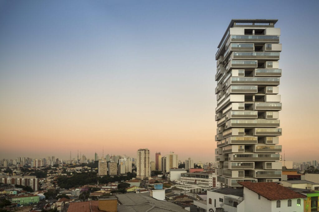 Edifício 360º Por Isay Weinfeld