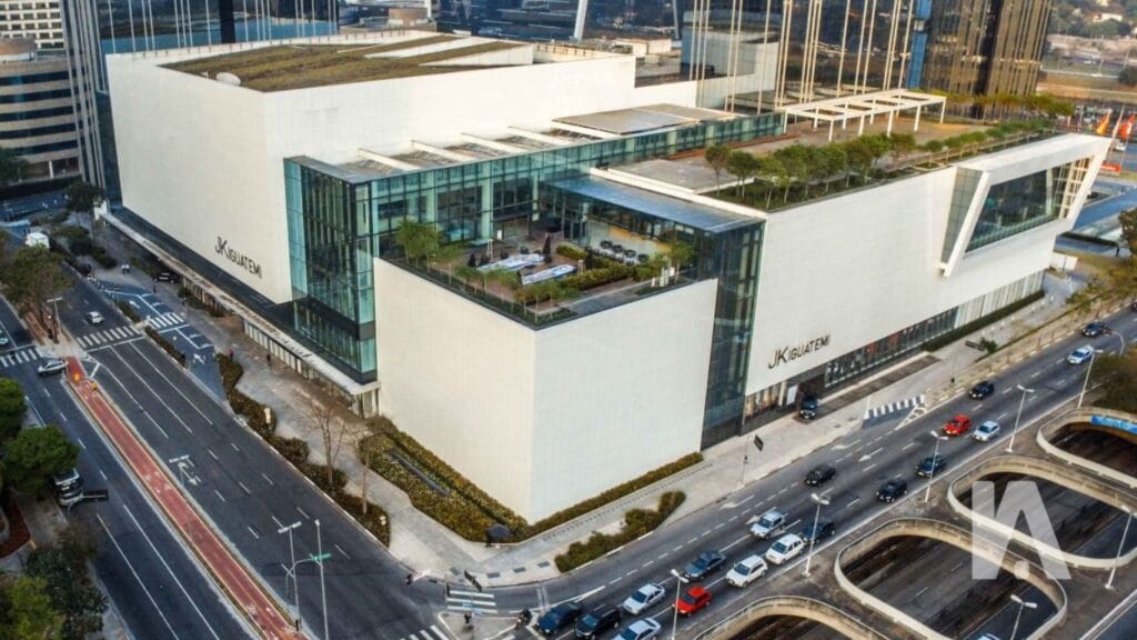 Fachada Sofisticada Do Shopping Jk Iguatemi No Itaim Bibi, Em São Paulo.