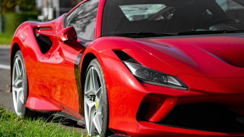 Ferrari Vermelha Simbolizando O Design Esportivo E Luxuoso Da Pininfarina No Empreendimento Cyrela Pininfarina Rebouças Em São Paulo